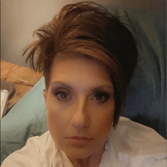 Meet your Posher, Lori - Picture 1 of 1